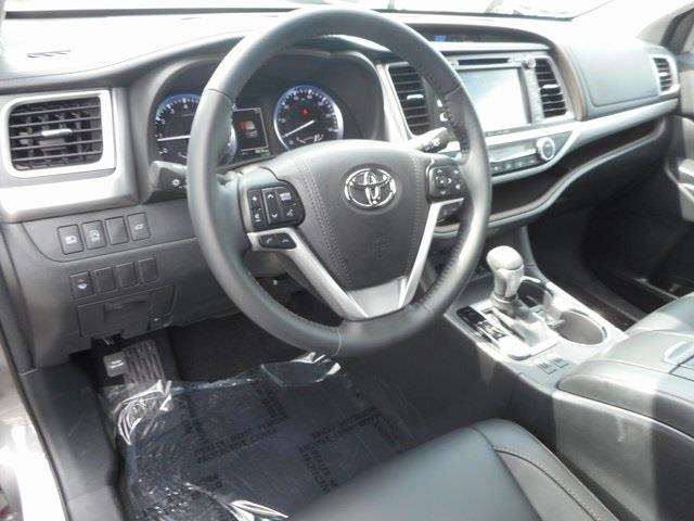 2017 Toyota Highlander AWD XLE 4dr SUV